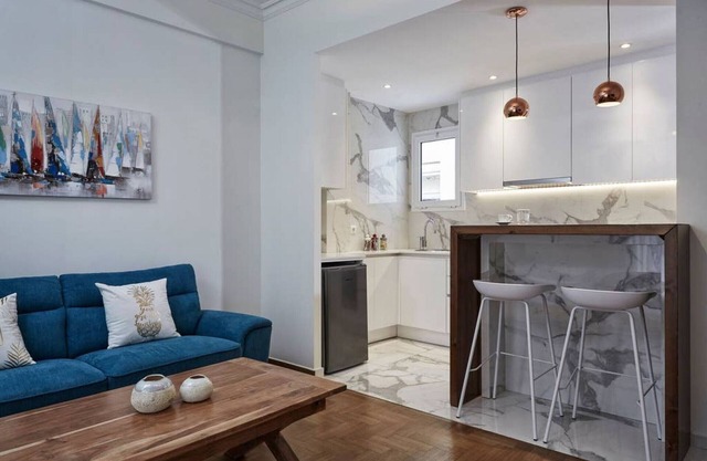Cozy and Bright Two Bedroom Apartment in Kolonaki