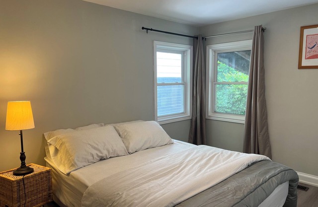 Cozy and Cheerful 2 bedroom home