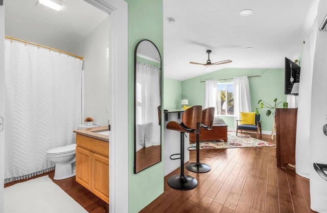 Cozy and Comfortable Studio with Kitchenette and Work Space