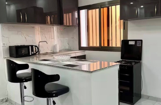 Cozy and spacious 1 bedroom/2 full bath apartment in Ngor/Almadies with WiFi&AC
