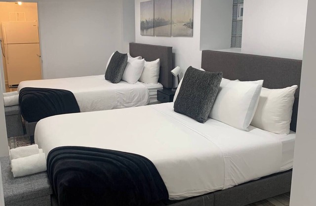 Cozy Andersonville Unit