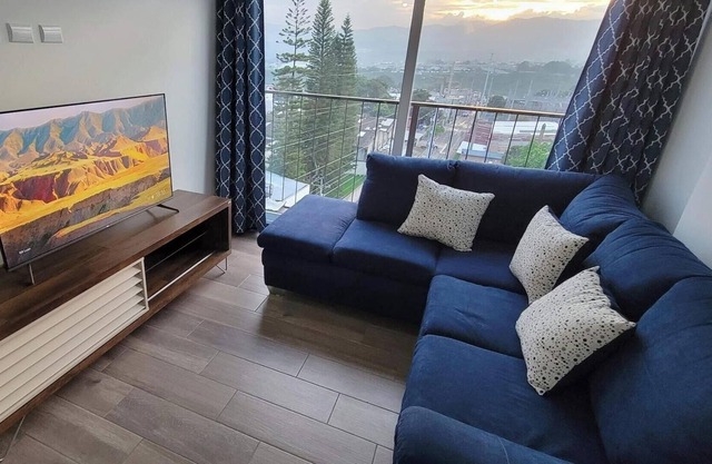 Cozy apartment, your family will be close to everything. City & volcanoes views.
