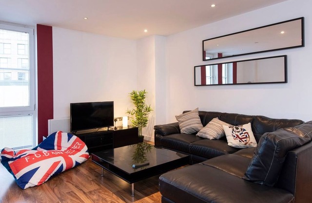 Cozy apartment close to the center of Manchester with Lift, Internet, Washing machine