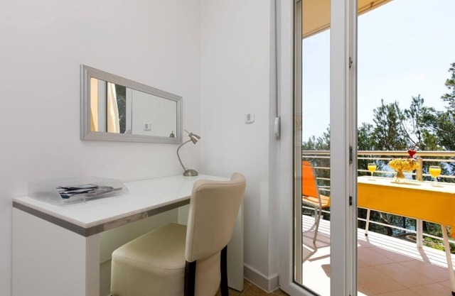 Cozy apartment for 3 adults next to the beach