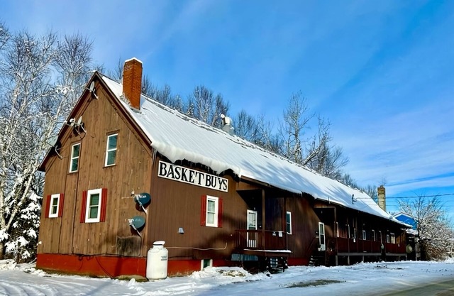 Cozy apartment in Colebrook NH
