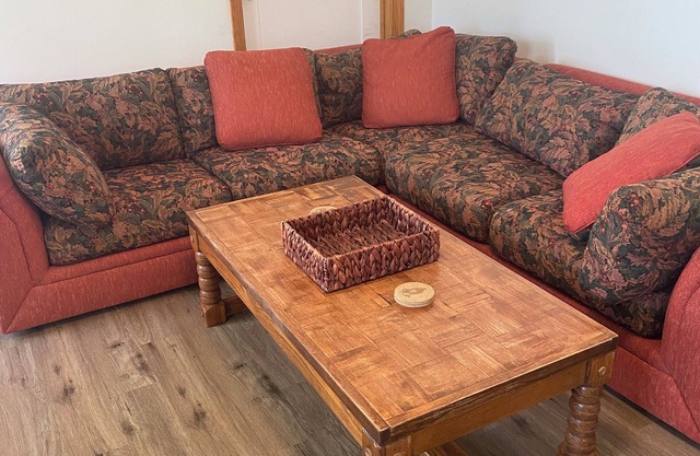 Cozy apartment in downtown Marshall, Arkansas! Family friendly with easy access.