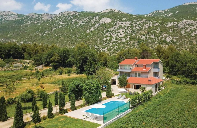 Cozy apartment in Ostrvica with WiFi