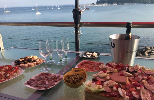 Cozy apartment on the waterfront, exceptional sea view