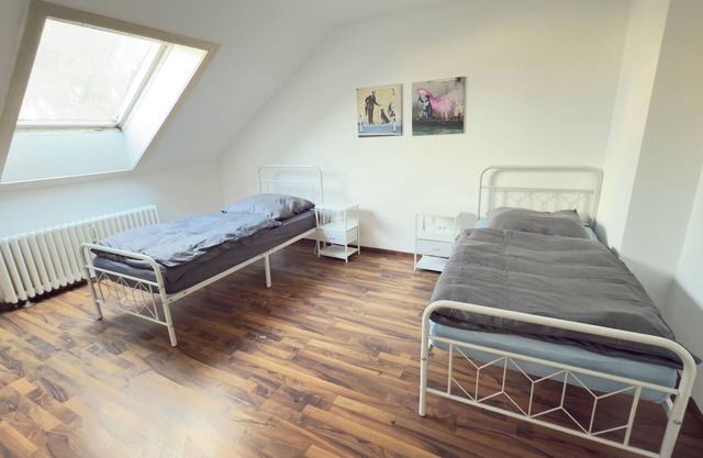 Cozy apartment with 2 single beds & kitchen in Leverkusen