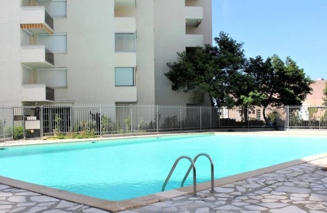 Cozy Apartment with Pool, Private Parking Near Arcachon Marina