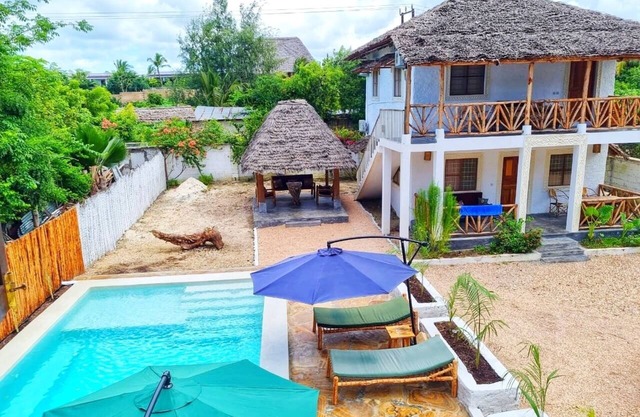 Cozy Apartment with Veranda and pool- Daima Chini