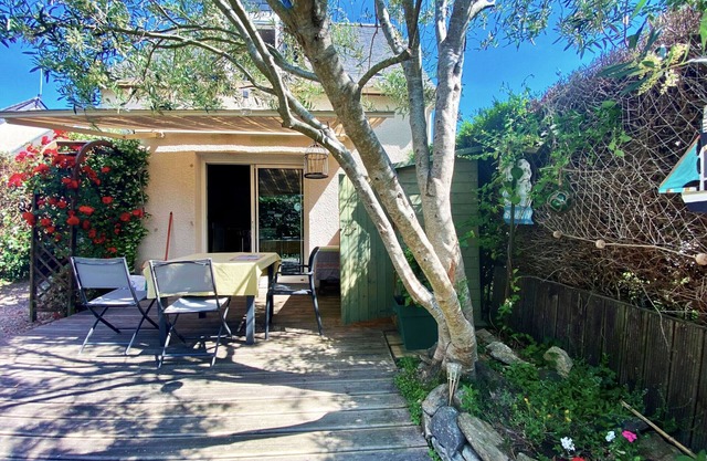 Cozy Beach House for 5-6 with Garden, Pool Access, 300m from Roaliguen Beach, Sarzeau