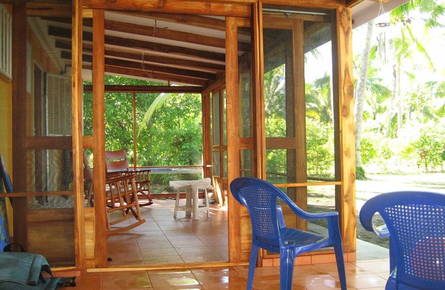 Cozy Beachfront Eco Bungalow! Cottage de los Palmas