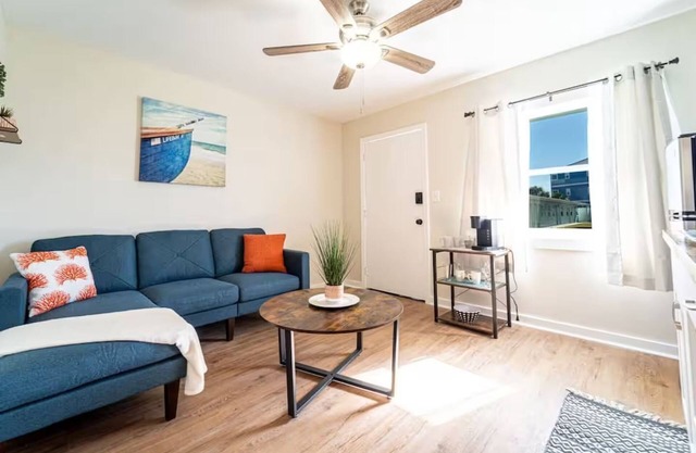 Cozy Beachside 2 bedroom | Pool + Beach