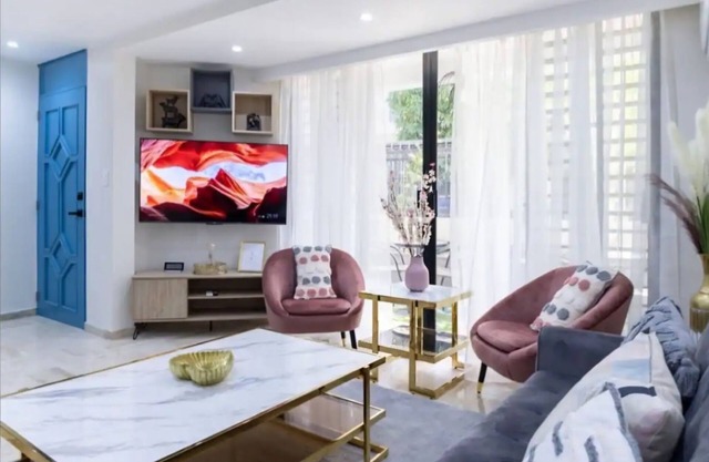 Cozy & Beautiful City Center House with JACUZZI in Santo Domingo