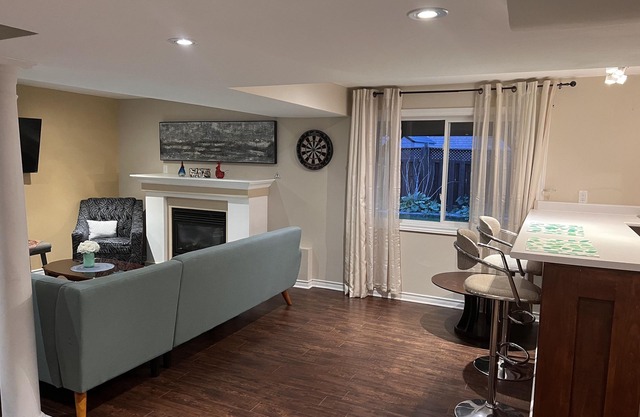 Cozy bedroom Apartment, free wifi, close to trails and lakes,