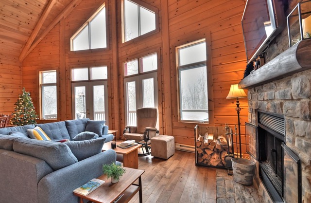 Cozy cottage with Lake View, Spa, SKI (Pet-friendly)