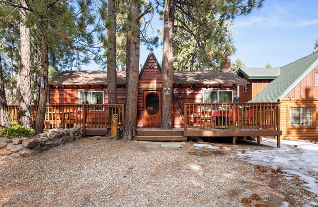 Cozy Cabin 5 mins walk to Boulder Bay Park & Lake/Sledding/Hiking, Family Fun!