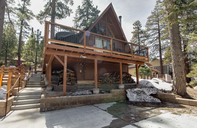 Cozy cabin close to Fisher Cove & Boulder Bay - short drive to skiing