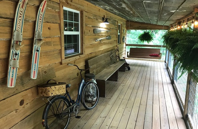 Cozy Cabin, Fire Pit, with Hot Tub Next To Rock Island State Park