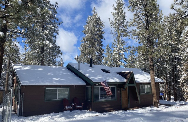 ***Cozy Cabin Nestled in the Woods of Big Bear City🐻***