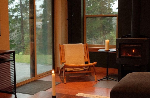 Cozy Cabin w/Private Sauna, Cold Tub, Fire & Ocean View (10 min walk to beach)