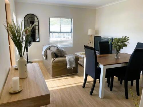 Cozy Camelot, Stellenbosch