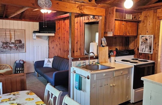 Cozy Catamaran Cottage on Great Lake Huron