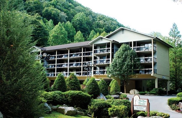 Cozy Condo at Tree Tops Mountain Resort Minutes From Down Town Gatlinburg