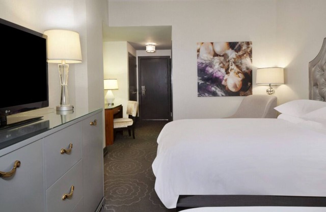 Cozy Corner in Chicago’s Downtown| Walking Distance to Ohio Street Beach