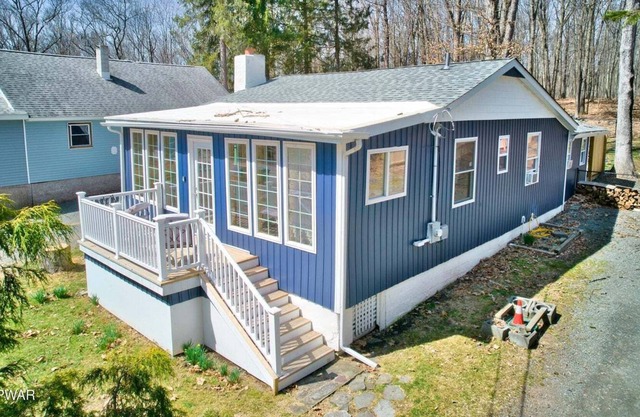 Cozy cottage located 2 blocks from lake Wallenpaupak