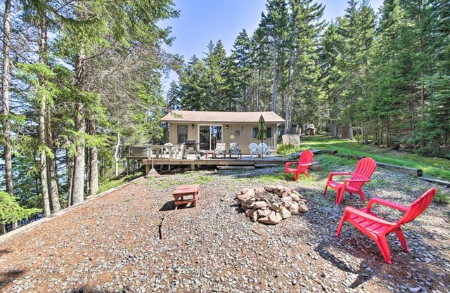 Cozy Cottage on Cat Cove with Wraparound Deck!