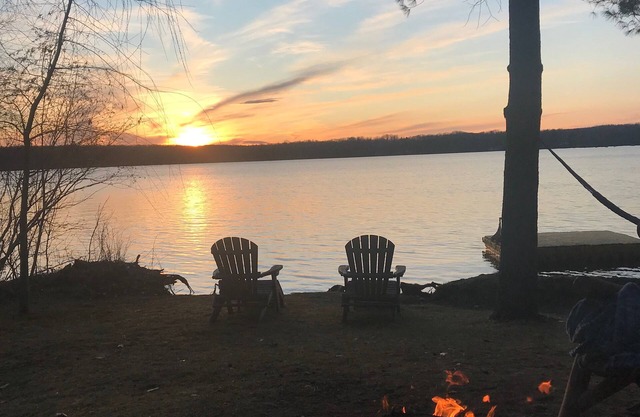 Cozy Cottage. Walking distance to town. Just off the snowmobile and ATV trails.