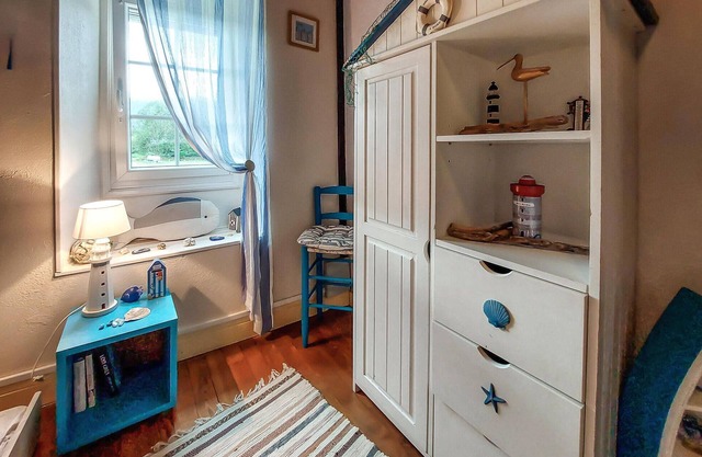 Cozy country house with well-kept garden and grounds.