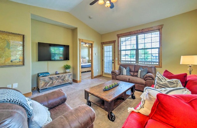 Cozy Driggs Condo about 40 Mi to Grand Teton NP!