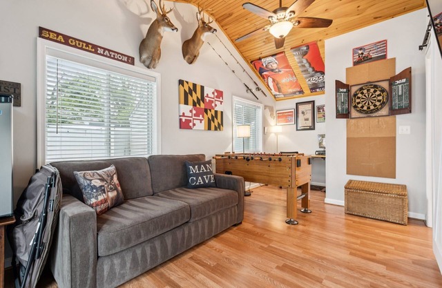 Cozy Edgewater Cottage w/Backyard Hangout