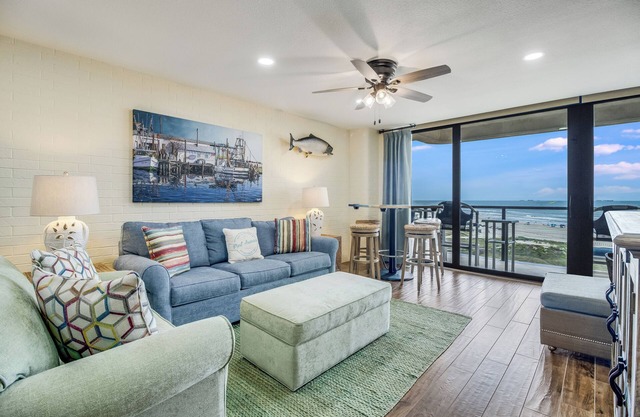 Cozy Elegant 2bd 3 bth Den