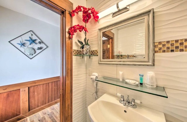 Cozy Ellsworth Home w/Yard, 15 Mi to Acadia!