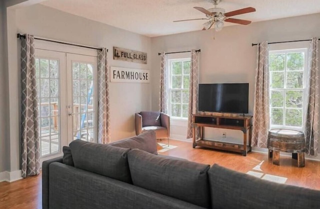 Cozy Farmhouse close to Sisterdale and Texas Wine Country!