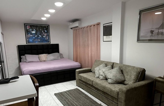 Cozy Fully Equipped Studio with King Bed and Independent Entrance