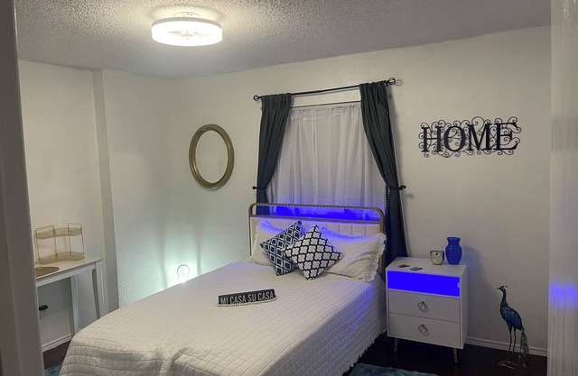 Cozy fully furnished bedroom in North Fort Worth Texas!