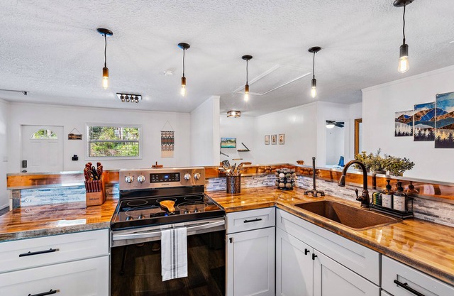 Cozy, Gated, Hot Tub & Sauna, Playroom, Bar, Fenced-in Yard.