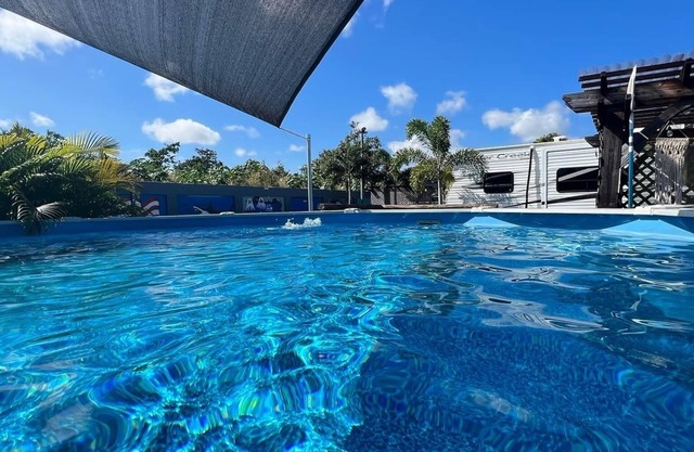 Cozy Glamper1A ! Serca de hermosas playas, piscina privada, pet friendly!