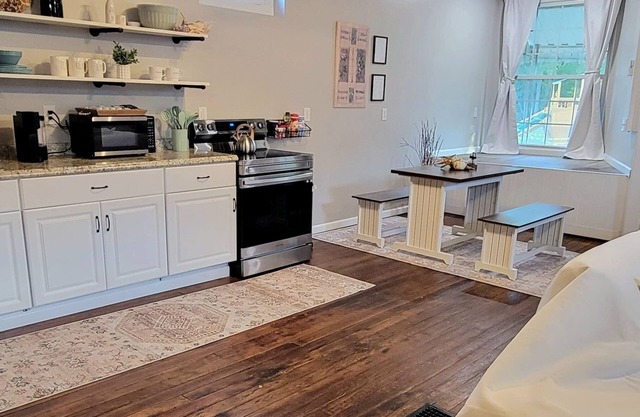 Cozy, historical retreat near the Overlook