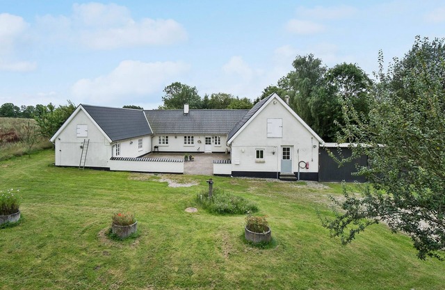 Cozy home in Aarup with WiFi