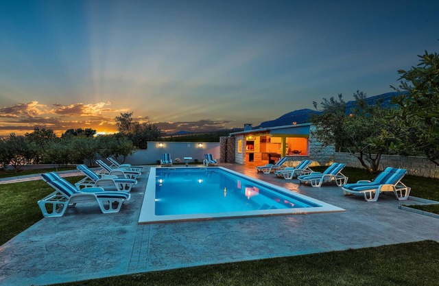 Cozy home in Kastel Kambelovac