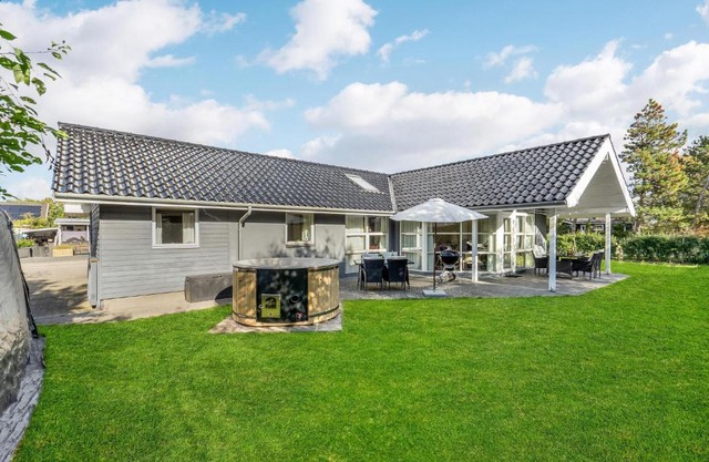 Cozy Home In Slagelse With Kitchen
