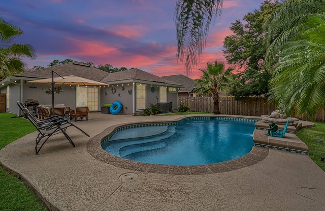 Cozy house w/privet Pool