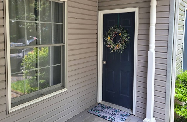 Cozy inlaw suite/apartment in a quiet wooded setting close to York and Lancaster