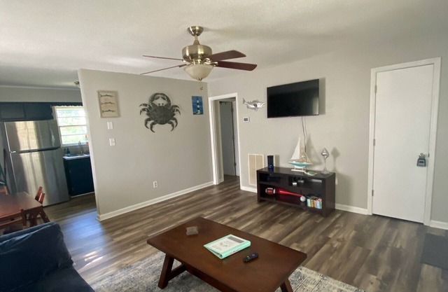 Cozy Jacksonville Bungalow Pet Friendly!